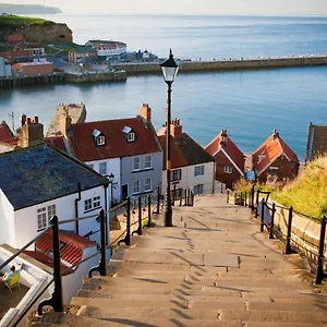 rockcliffe-boutique-2-bed-apartment-in-whitby.yorkshirehotels.net/